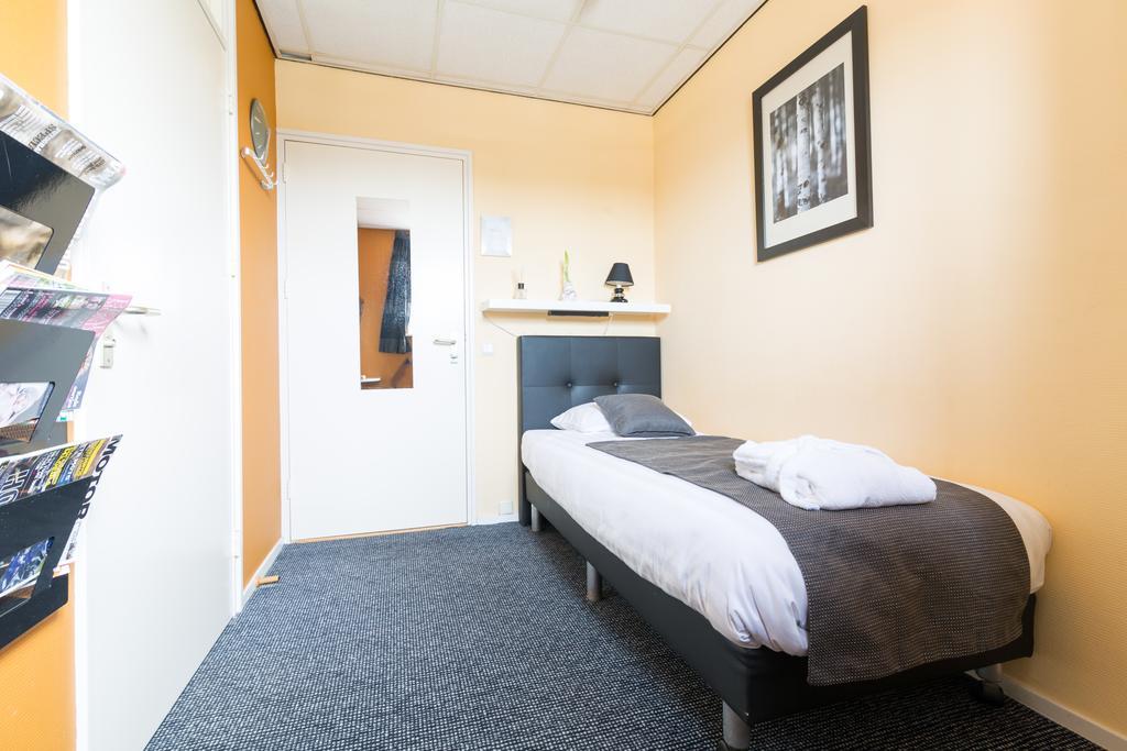 Hotel Restaurant De Buizerd Langedijk Экстерьер фото