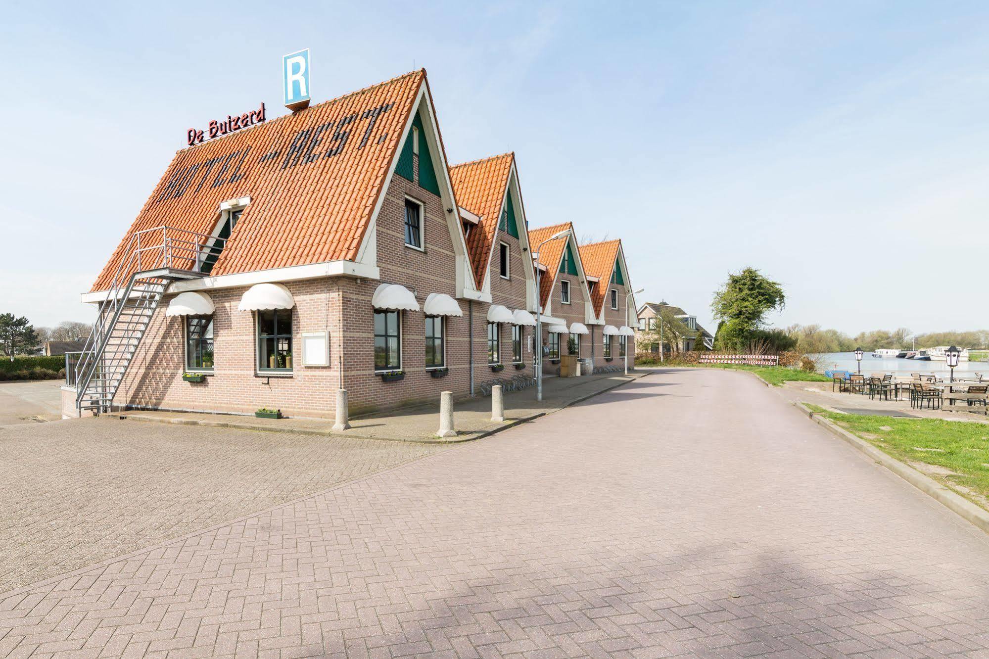 Hotel Restaurant De Buizerd Langedijk Экстерьер фото