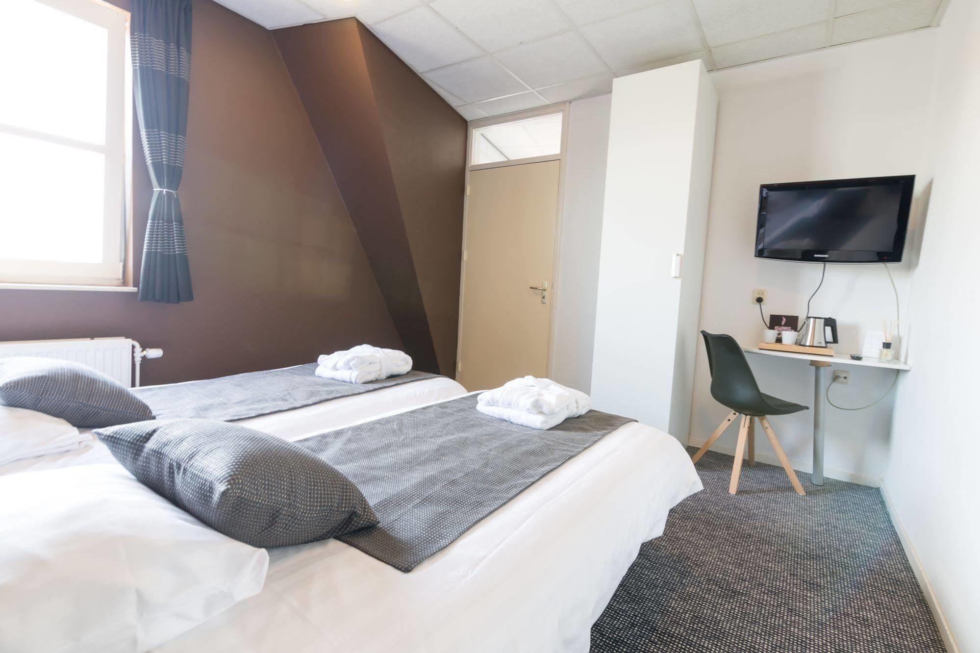 Hotel Restaurant De Buizerd Langedijk Экстерьер фото