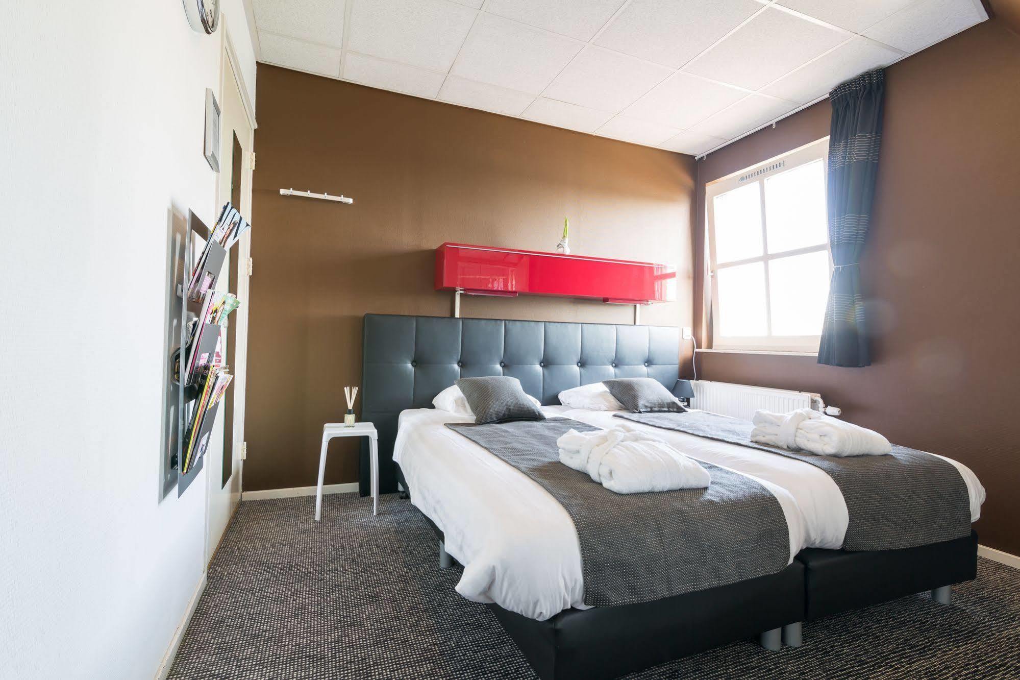Hotel Restaurant De Buizerd Langedijk Экстерьер фото