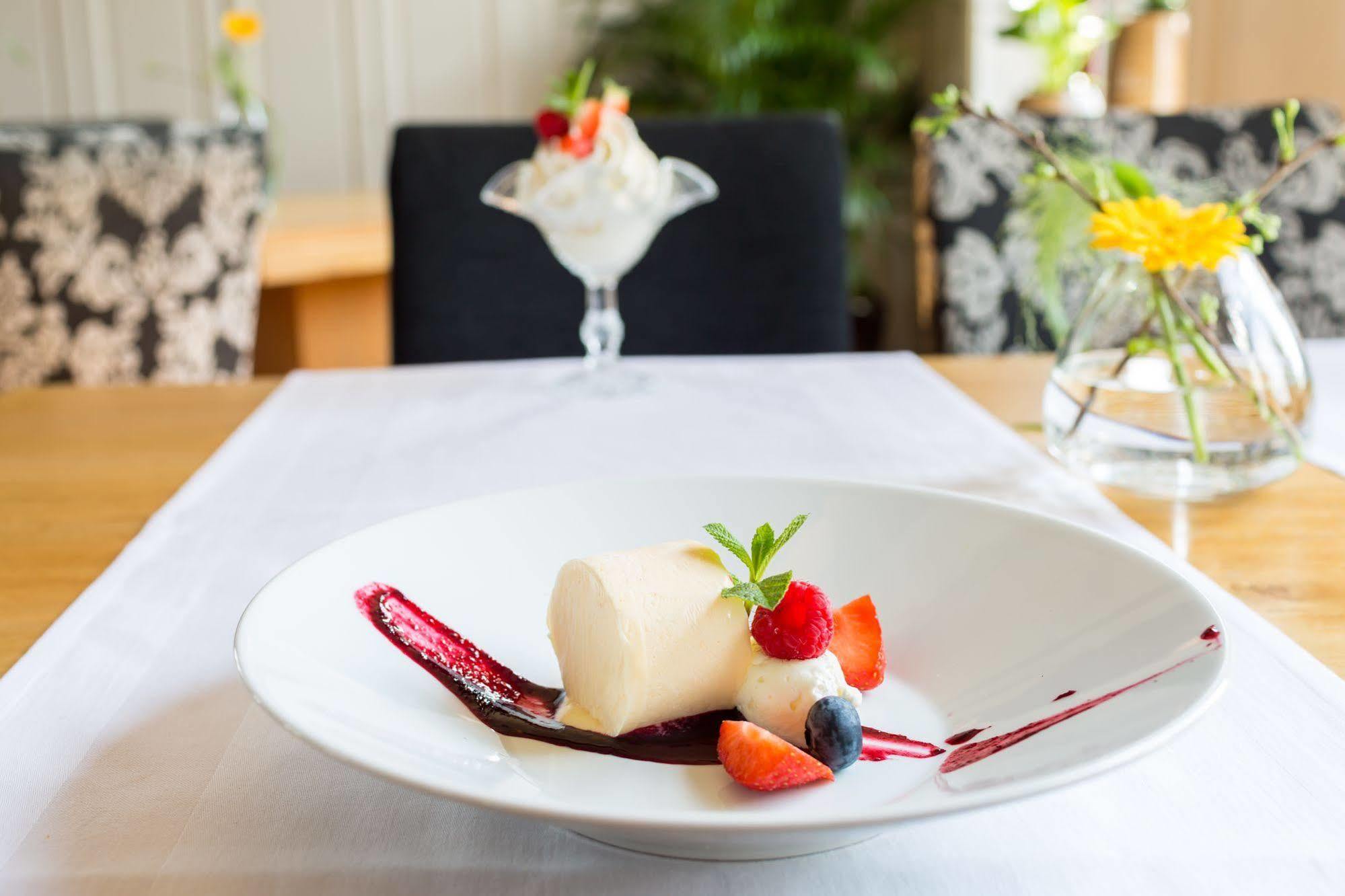 Hotel Restaurant De Buizerd Langedijk Экстерьер фото