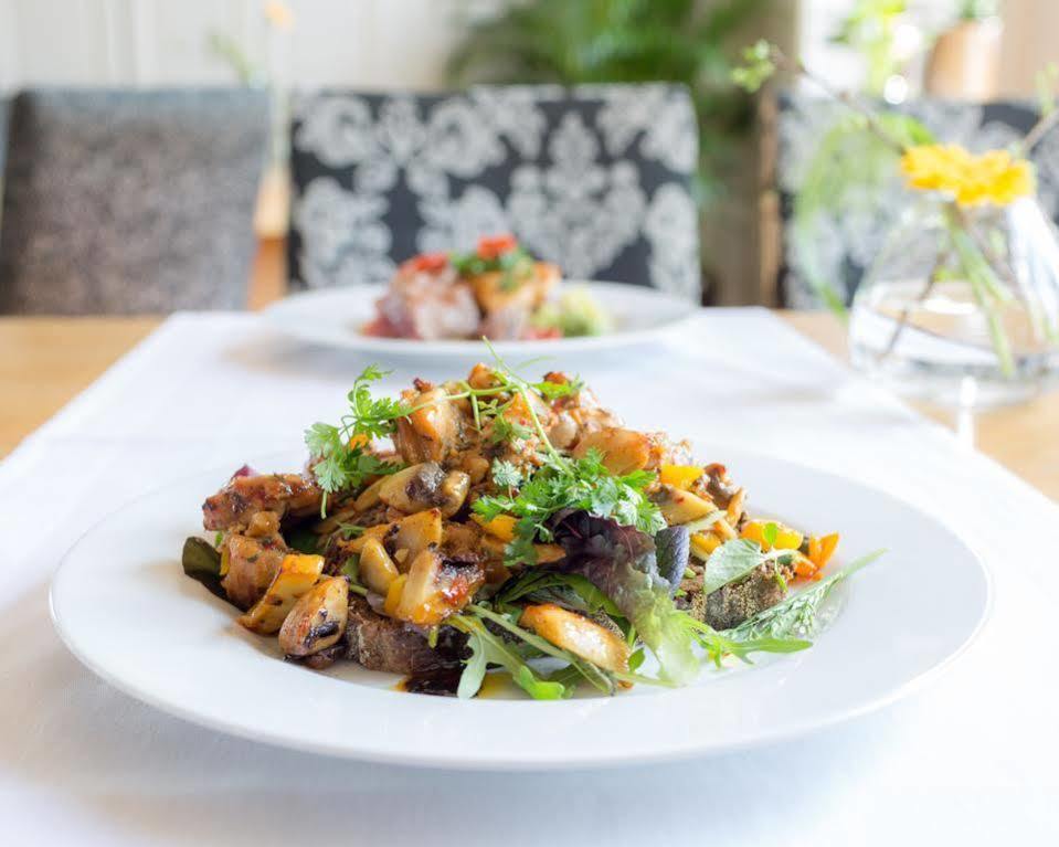 Hotel Restaurant De Buizerd Langedijk Экстерьер фото